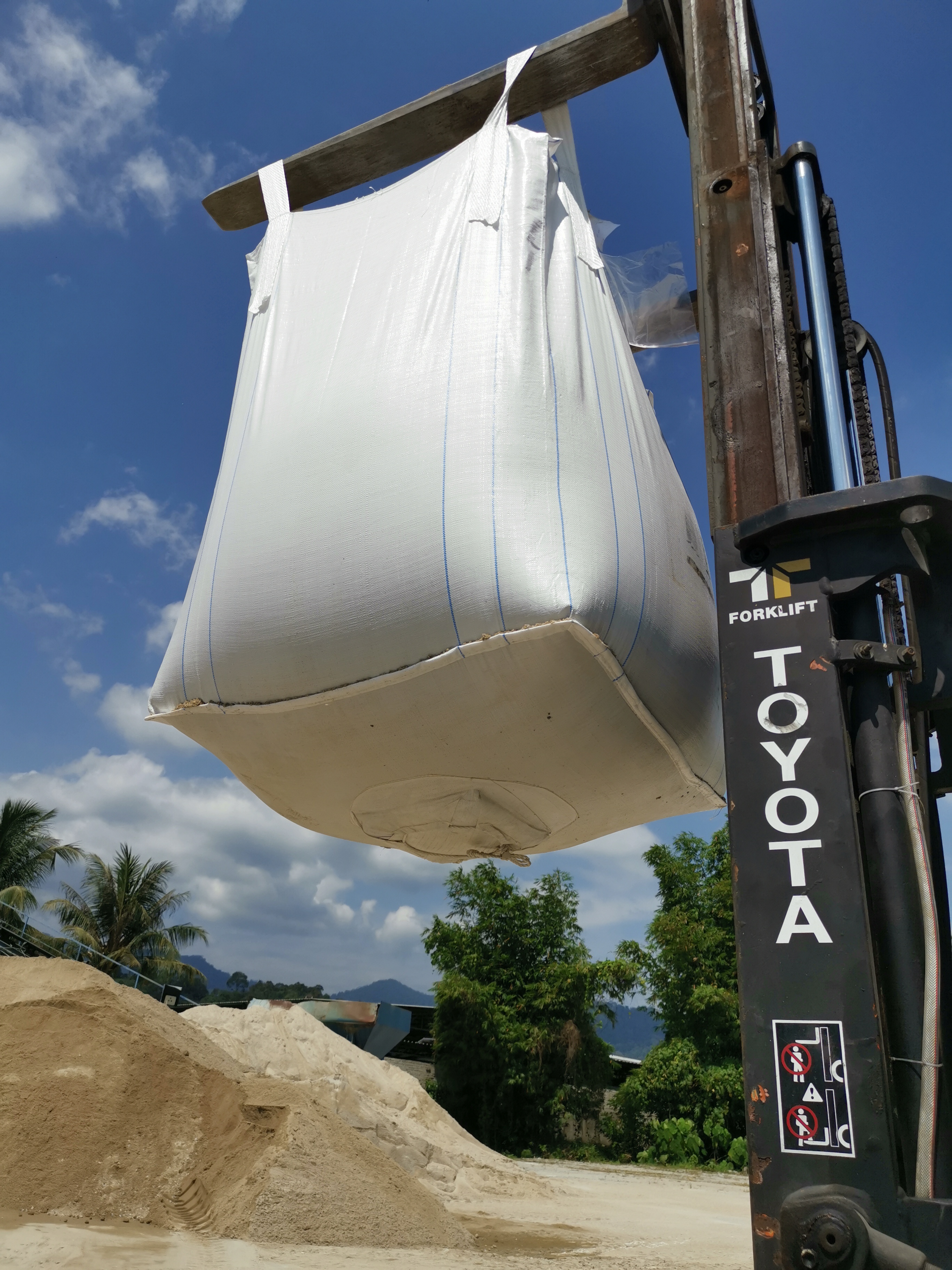 Jumbo bag Transported using a forklift